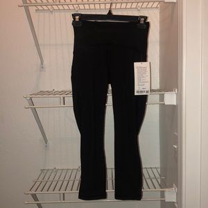 lululemon. black high rise legging. brand new